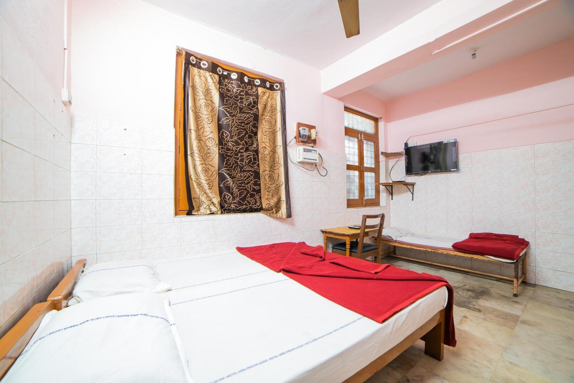 Hotel O Sree Radha Lodge Near Snow World Secundurabad エクステリア 写真