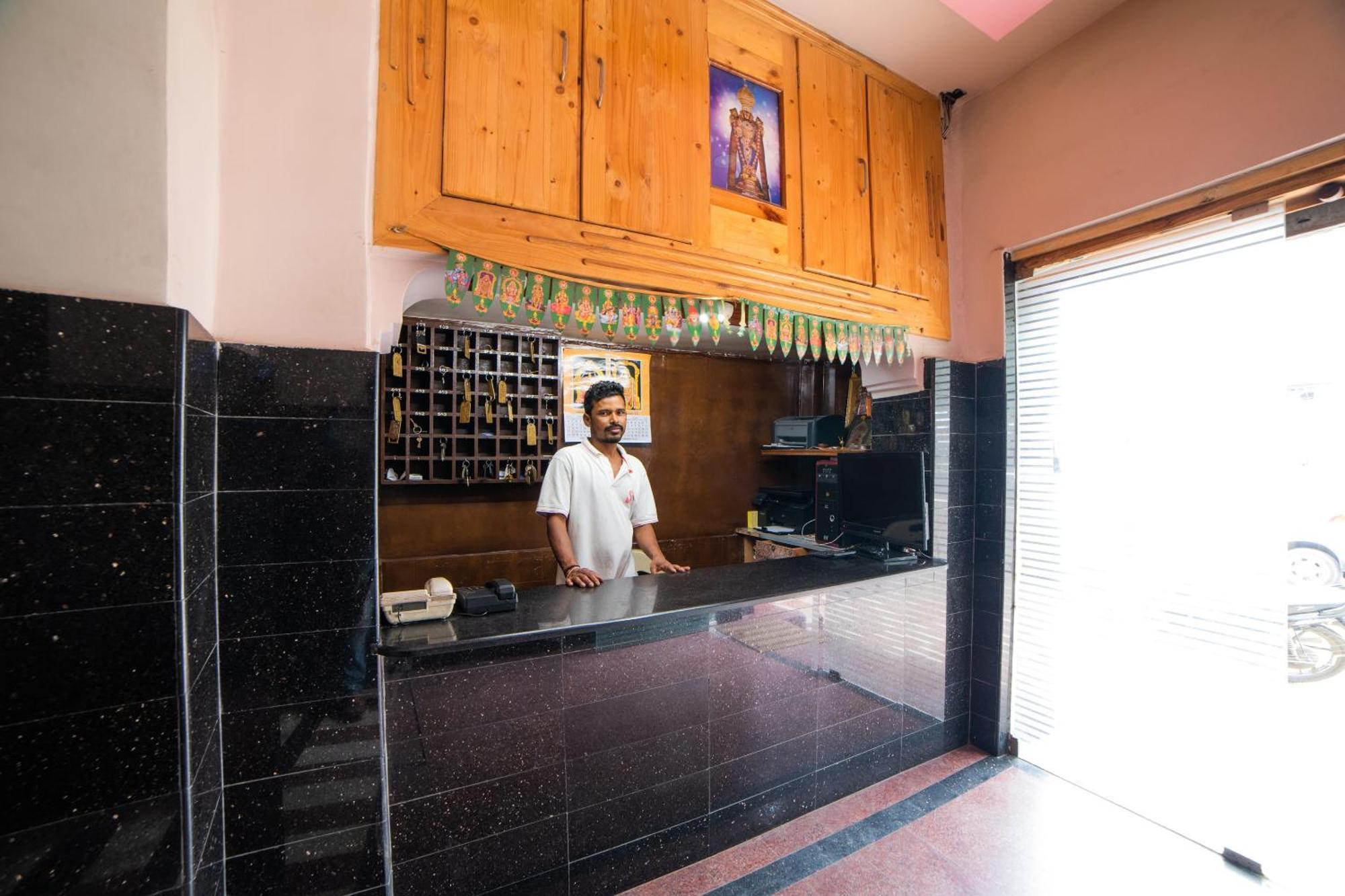 Hotel O Sree Radha Lodge Near Snow World Secundurabad エクステリア 写真